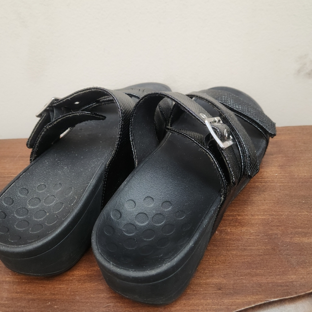 Vionic sandals size 9 - Picture 3 of 5